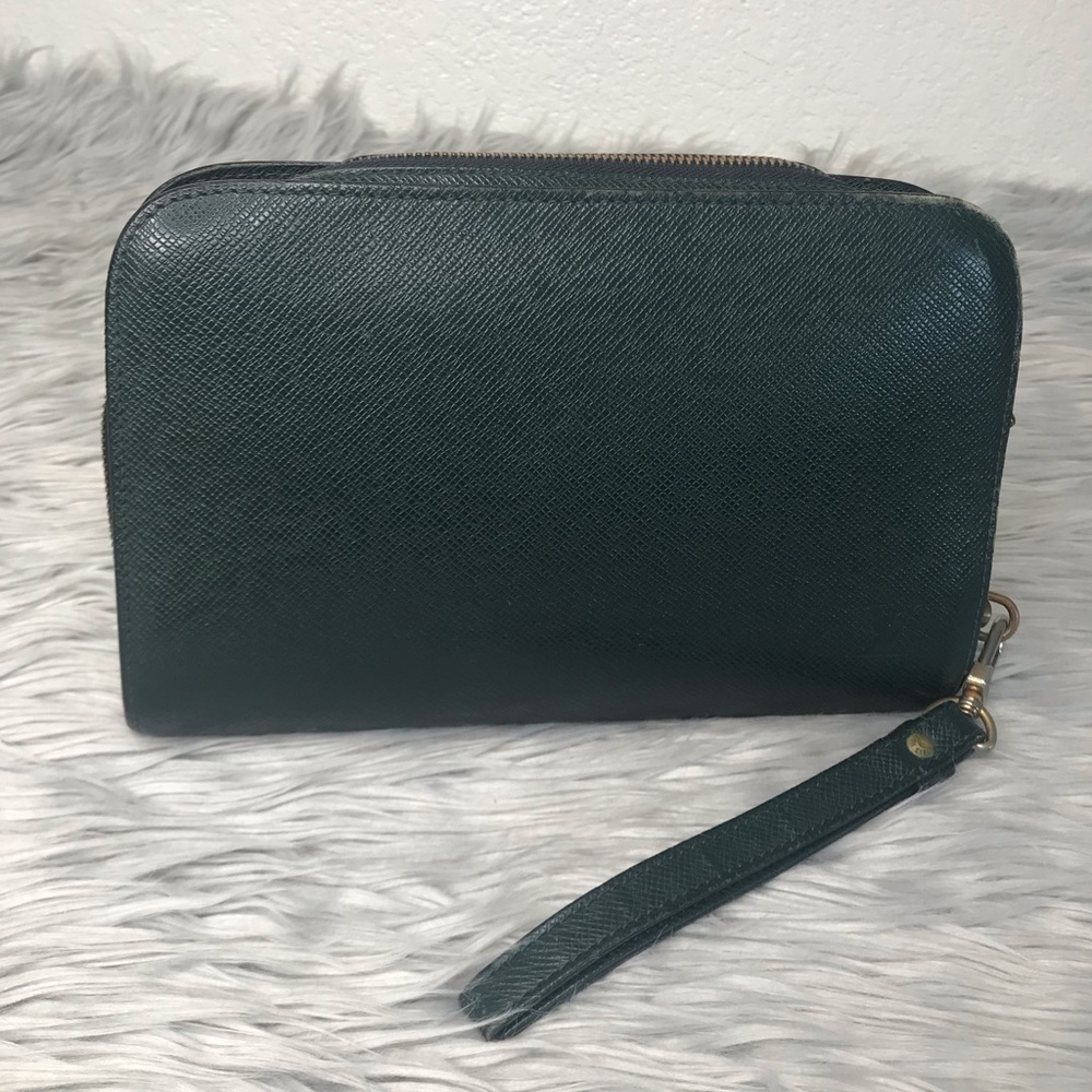 🍾25% OFF🍾 AUTH Louis Vuitton Taiga Green Orsay